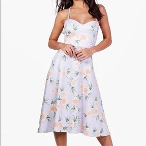 Boohoo floral Thea sweetheart criss cross open tie back midi ruffle flowy dress